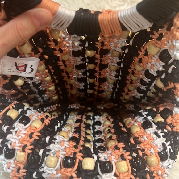 America and Beyond beaded woven bag - Picture 4 of 6